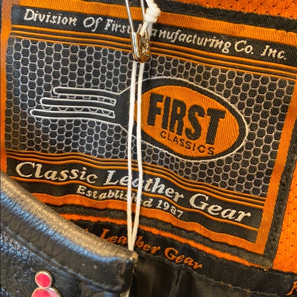 Classic Leather Gear - Picture 2 of 8